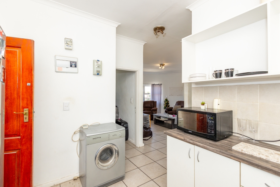 2 Bedroom Property for Sale in Uitzicht Western Cape
